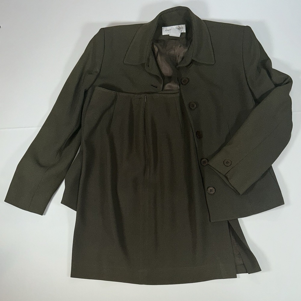 Jones New York Women 10 Olive Green 2 Piece Skirt Suit Career Office.